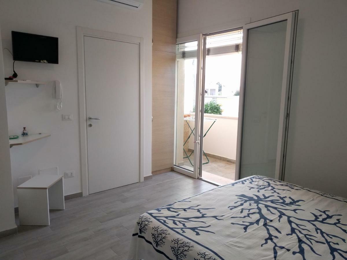 Camere Mare Manu Порто-Чезарео Экстерьер фото